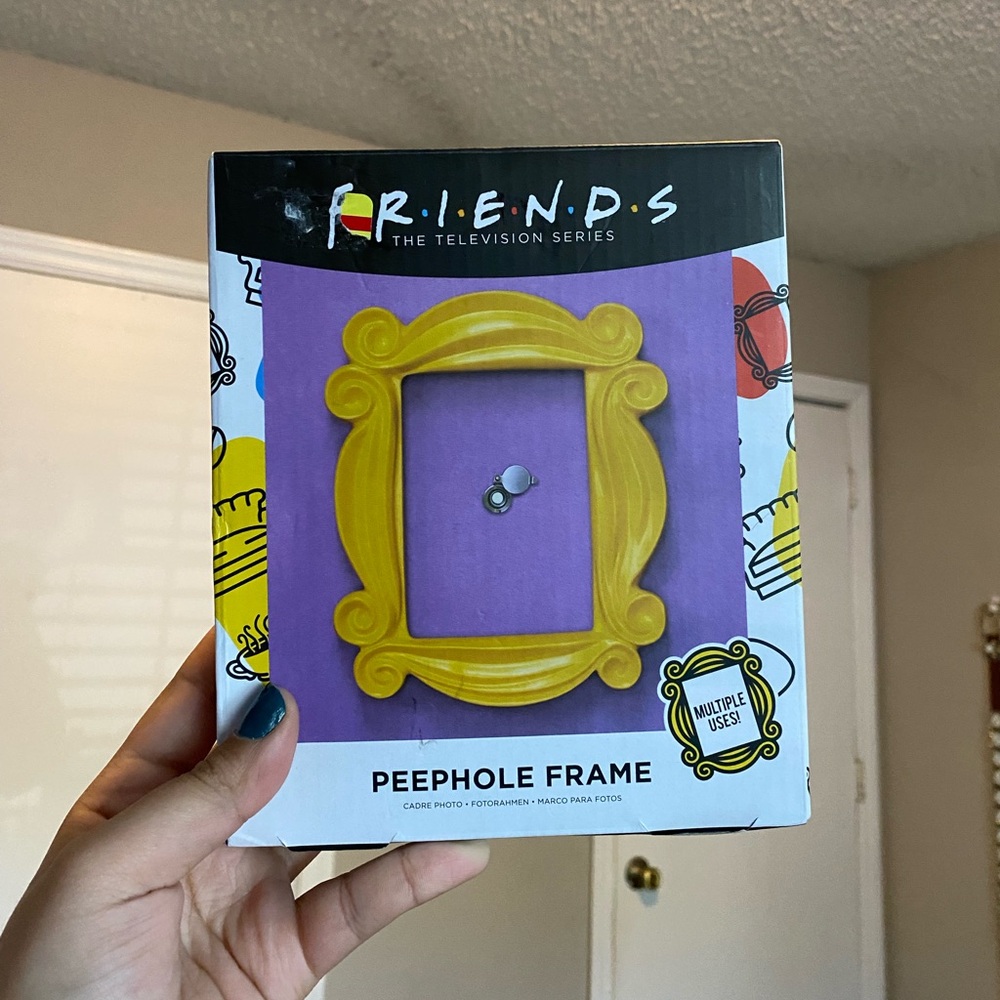 friends peephole decor